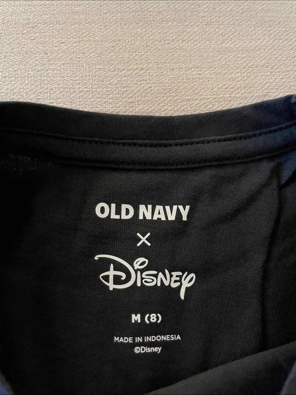 Old Navy Black Short-Sleeve 'Hocus Pocus' Graphic Tee. Size Medium (8)